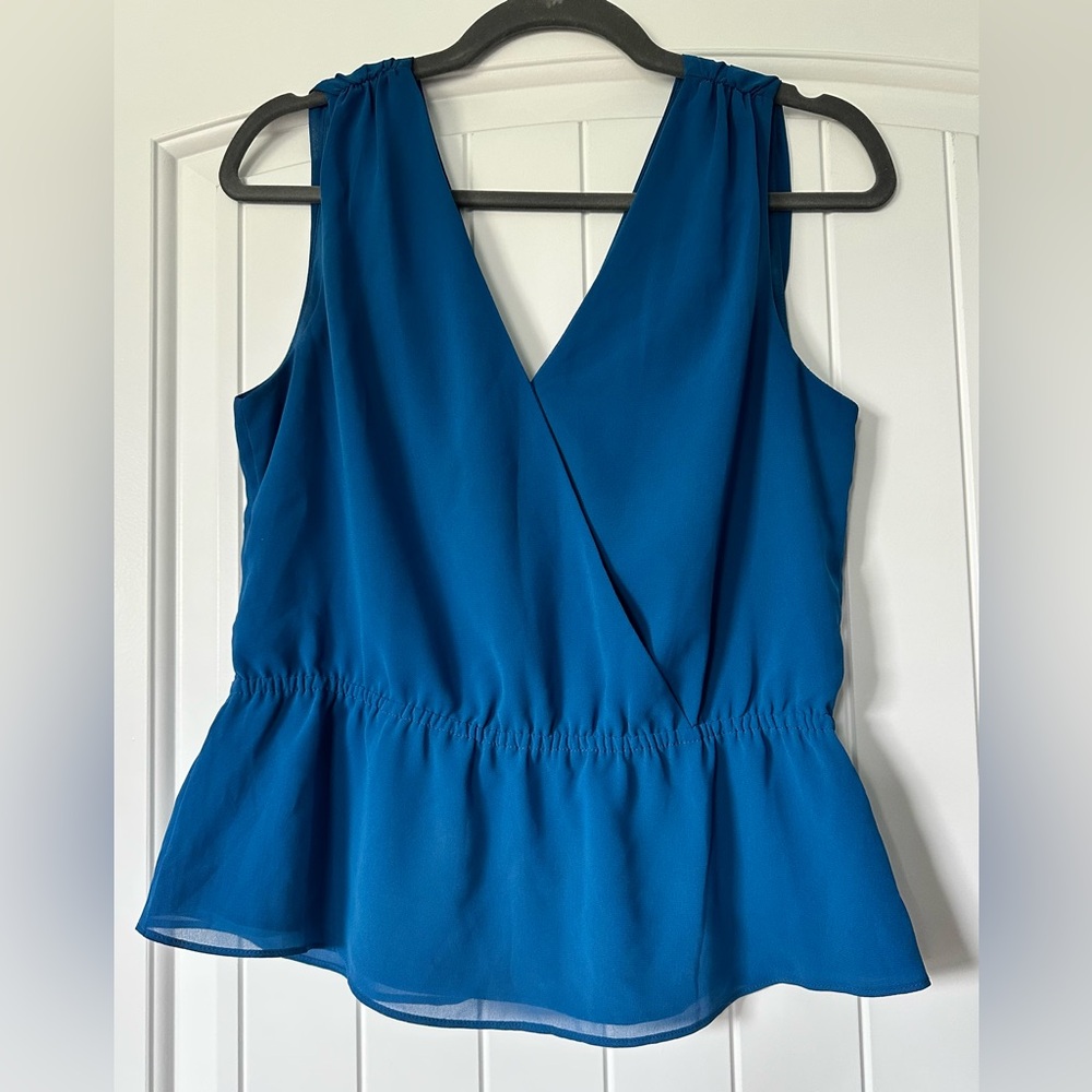Women’s stylish Banana Republic blue sleeveless tank peplum blouse size small